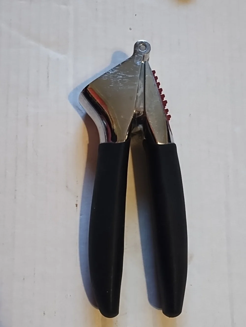 Kitchen Gadget Set with White Citrus Juicer and Garlic Press